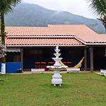 Linda Casa com Jardim, muito próxima da Praia!!!