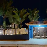 Linda Casa com Jardim, muito próxima da Praia!!!