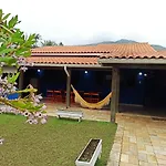 Linda Casa com Jardim, muito próxima da Praia!!!
