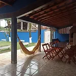Linda Casa com Jardim, muito próxima da Praia!!!