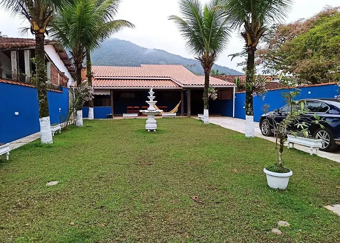 Linda Casa com Jardim, muito próxima da Praia!!!